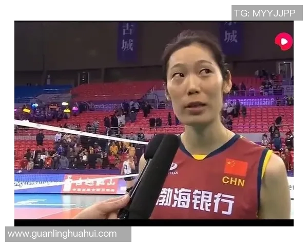 篮球明星在比赛中意外崴脚瞬间引发的连锁反应与赛场背后的故事