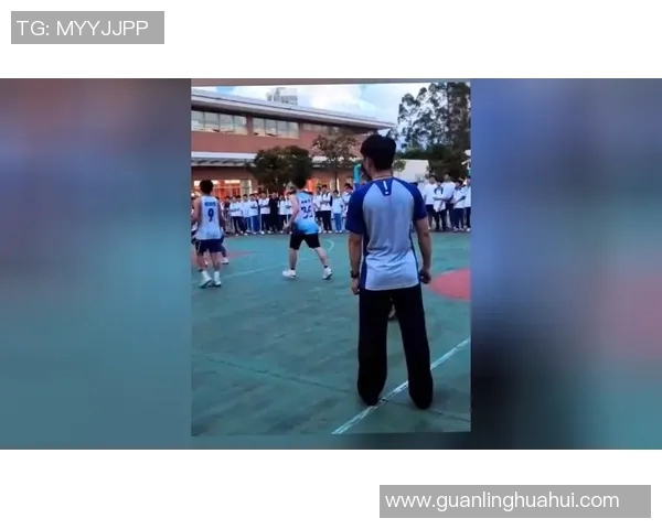 篮球明星训练瞬间全景展示让你领略他们的拼搏与汗水